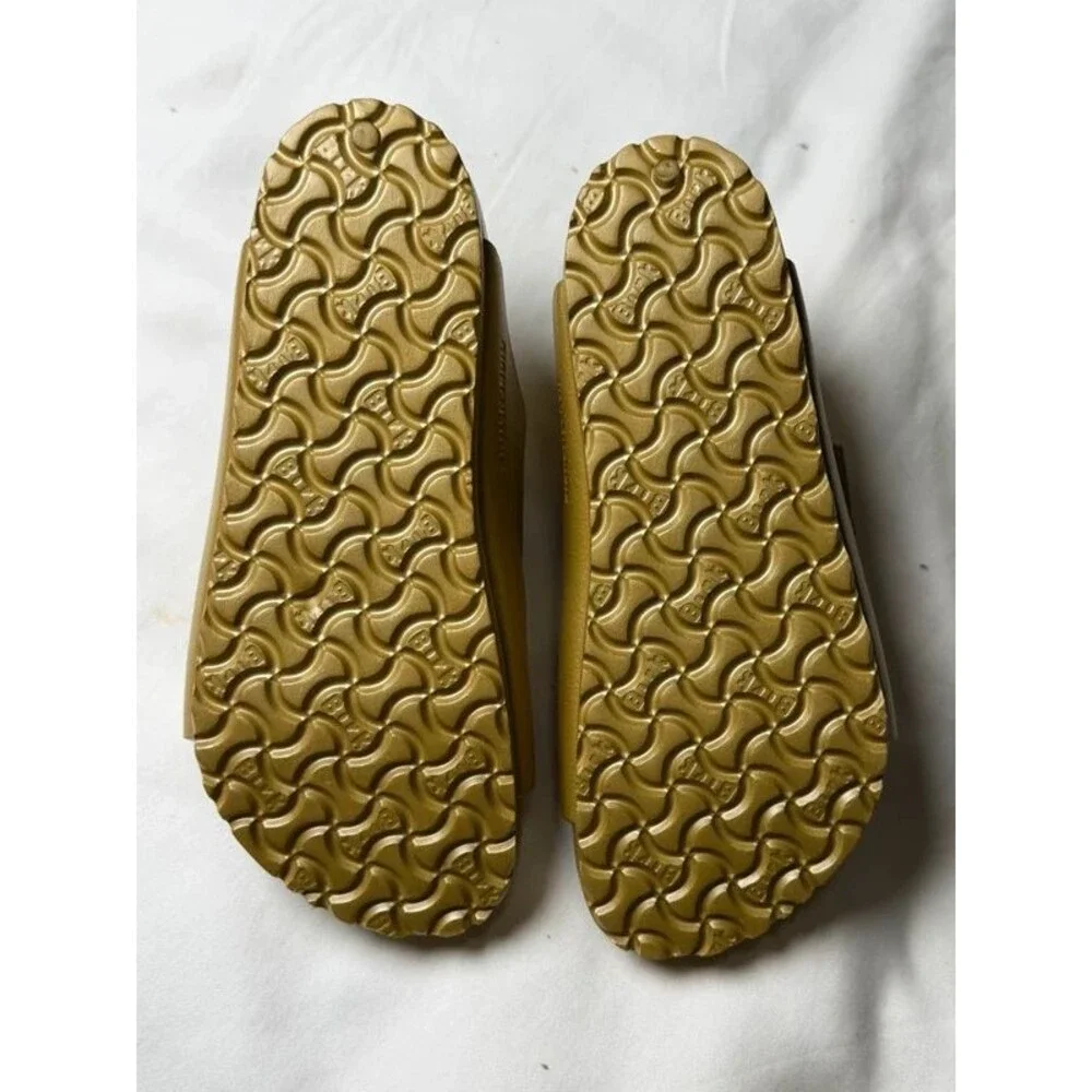 Sandals gold Birkenstock size 29 EU girls